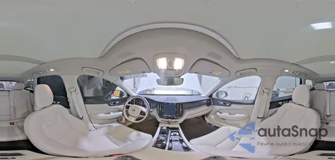 2024 Volvo Xc60 Core z USA, uszkodzony, nr VIN YV4L12RK3R1909476